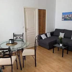 Centre, Pres Avenue De Verdun, Cosy 2 Pieces , Salon , Separe, Rue Tres Calme A 10 Minutes A Pied De La Grande Apartment